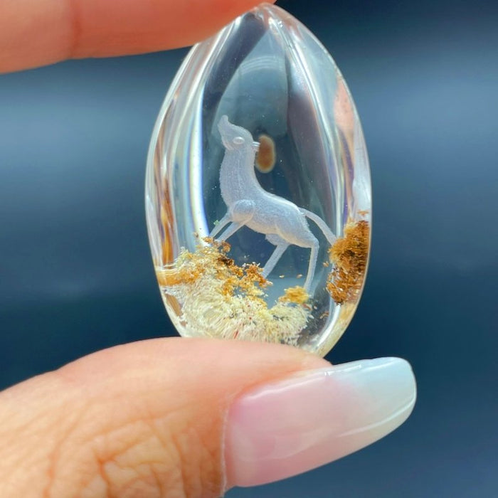 2 Pieces Beautiful Deer Garden Quartz Inner Scene Carving
