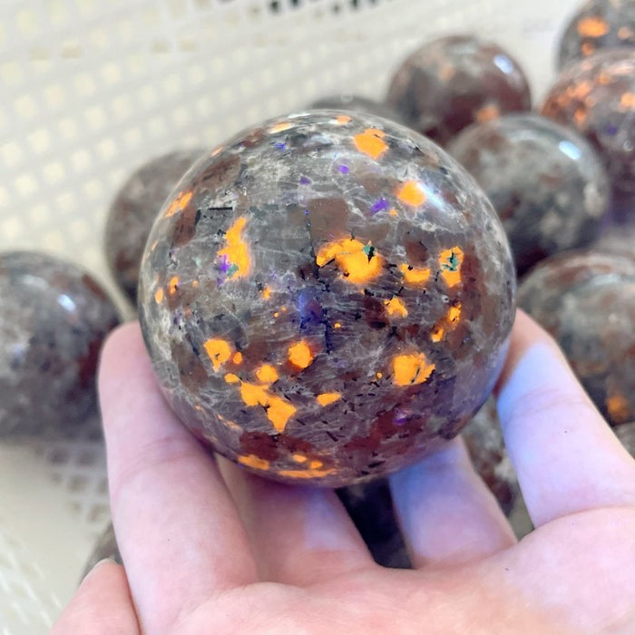 20 Pieces Yooperlite Crystal Spheres(UV-Reactive)