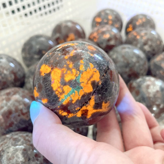 20 Pieces Yooperlite Crystal Spheres(UV-Reactive)