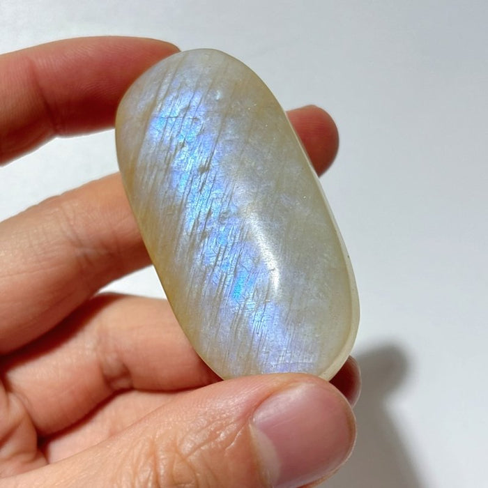 67 Pieces High Quality Small Blue Moonstone Palm