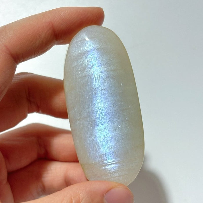 67 Pieces High Quality Small Blue Moonstone Palm