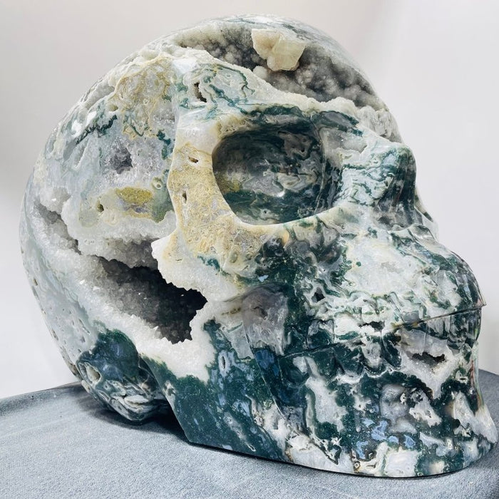71.8kg Very Large Geode Druzy Moss Agate Skull Carving 20Inch