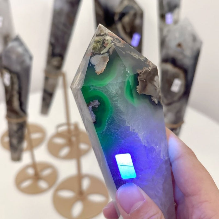 8 Pieces Fluorescent Volcanic Agate Scepter Wand with Stand (UV-Reactive)